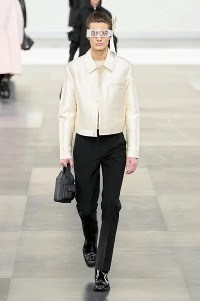 Look 17